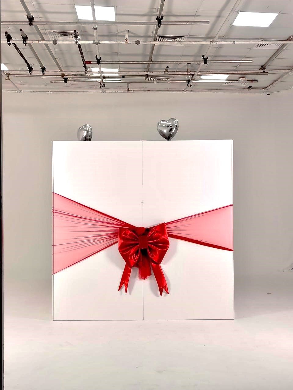 Looking for stunning event decoration in Sharjah or Dubai? From balloon décor and artificial flowers to viral car gift box surprises, Event Experts creates unforgettable celebration experiences.